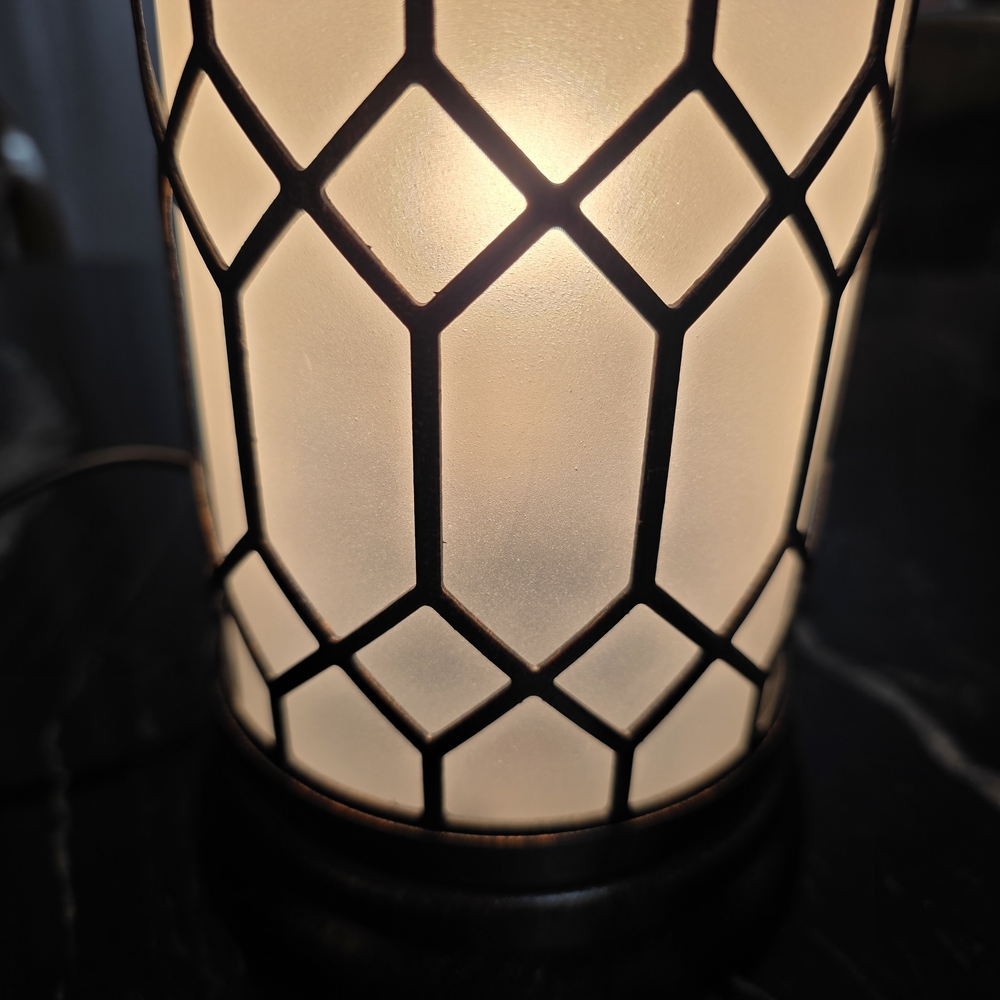 Elegant Black and Cream Lantern - Picture 2 of 4